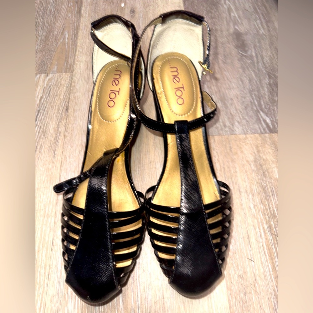 Me Too solid black closed toe zip on back block heel size 8M ankle buckle